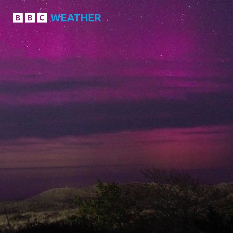 Did you spot the #AuroraBorealis last night? It was visible under clear skies as far south as south Wales, Gloucestershire and Norfolk. 📷 BBC Weather Watcher Naru, Winterton-on-Sea, Norfolk.