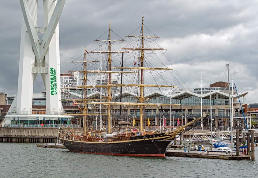 @GunwharfQuays @SpinnakerTower  Any idea what time the #TallShip @GeorgStage  is  departing please ?