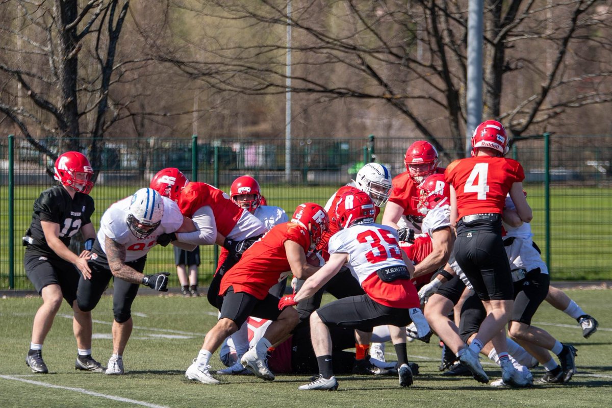 CAMP 3 is done 🫱🏼‍🫲🏽 10 days until the season kickoff and our home opener! Make sure to get your season tickets at lippu.fi 🎟️ 📸: @jvehkomaki #roostersfamily #redhouse #jenkkifutis #jefu #roostersfootball #vaahteraliiga #americanfootball