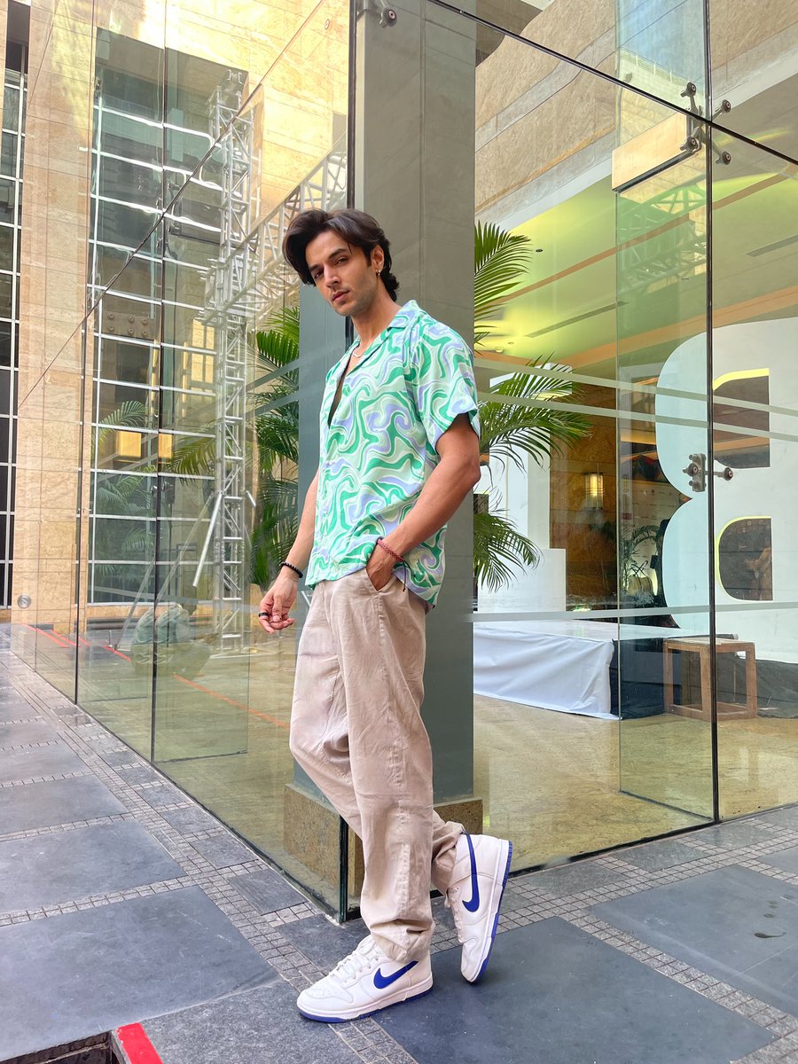Making heads turn and flaunting those summer vibes like a pro! Our hottie @siddharthhgupta gets spotted at a recent event. 🤩🥰 #hottie #summerlook #spotted