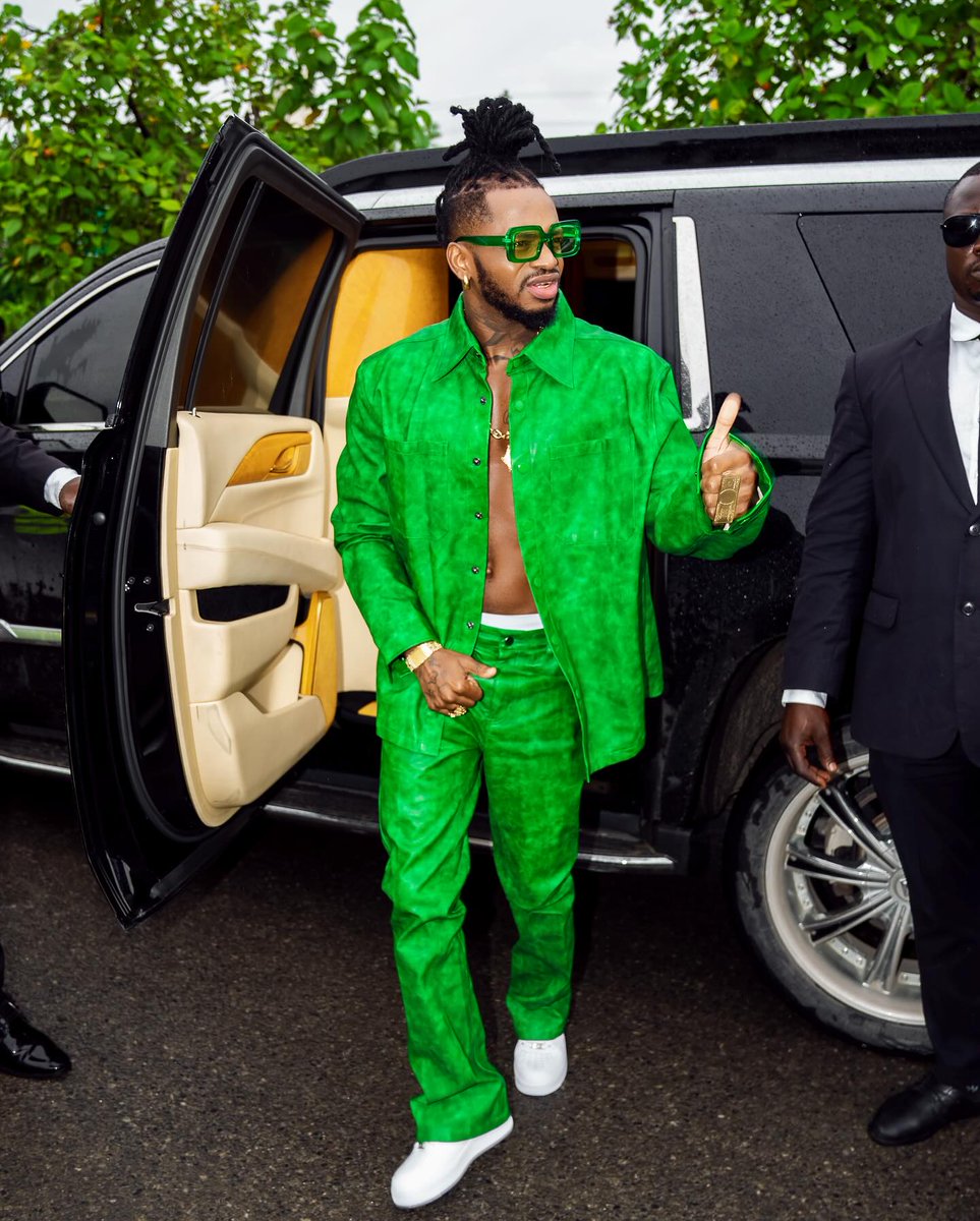 diamondplatnumz's tweet photo. COMMENT ÇA VA SERENGETI LEMON 🍋 

#AD #HadhiYaJuu #ProudlyTanzanian #Komasava #SerengetiPremiumLite https://t.co/1v7XV5Ouzk