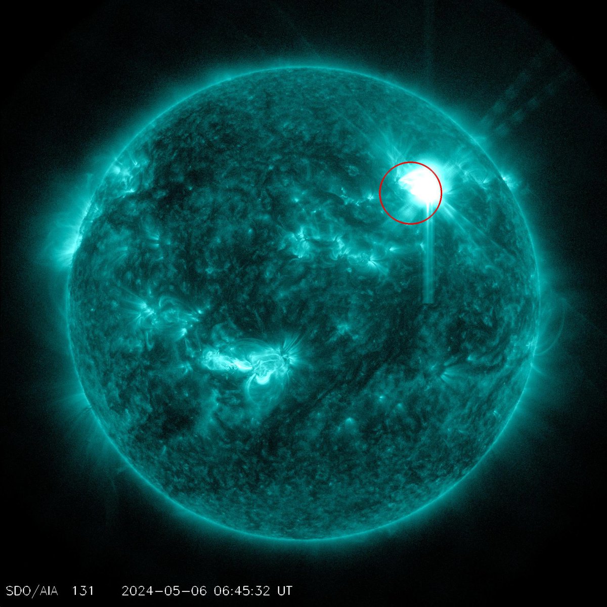 achenmaat's tweet photo. ☀️太阳爆发巨型耀斑☀️
🔥地球境界再获提升🔥

2024年5月5日，太阳持续爆发了两次X1级耀斑。5月6日，太阳爆发了X4.52大型强耀斑。强烈的闪焰正在持续到达地球🔥🔥🔥

当下，太阳闪焰具备强大的清理和疗愈力，建议大家尽可能地多出门，和地球一起排负、恢复、绽放🌻🌻

Credit：https://t.co/JbXCNLNzDe https://t.co/XdQvSi8thi