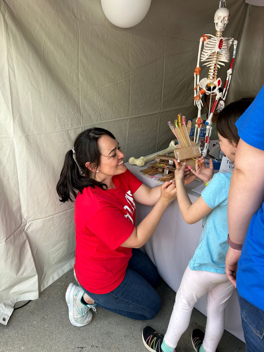 We had a blast this past Saturday teaching young kids about engineering and science @COSI science festival 🧬 😎 kids learned about ultrasound, bones, tendons and made tons of colorful alginate spaghetti 🍝 @OSUengineering @OhioStateBME