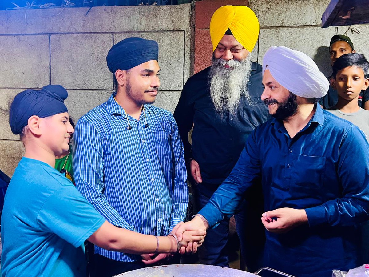 JarnailSinghAAP's tweet photo. Thanks for your concern sir, he's already studying in Delhi Government School class 6th. We've committed to provide him with a Food Cart as he's denying of any kind of financial help, We're in regular touch with the child for all kind of assistance.. In case you want to meet the child, you may contact at 9312539499