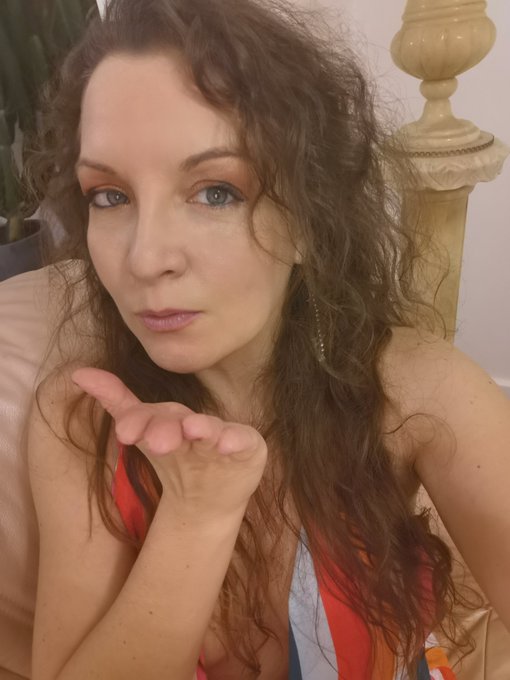 Envie d'une cam ? 🔥 R&eacute;serve sur mon site https://t.co/u9hrfZPovT  Mes photos et vid&eacute;os sur https://t