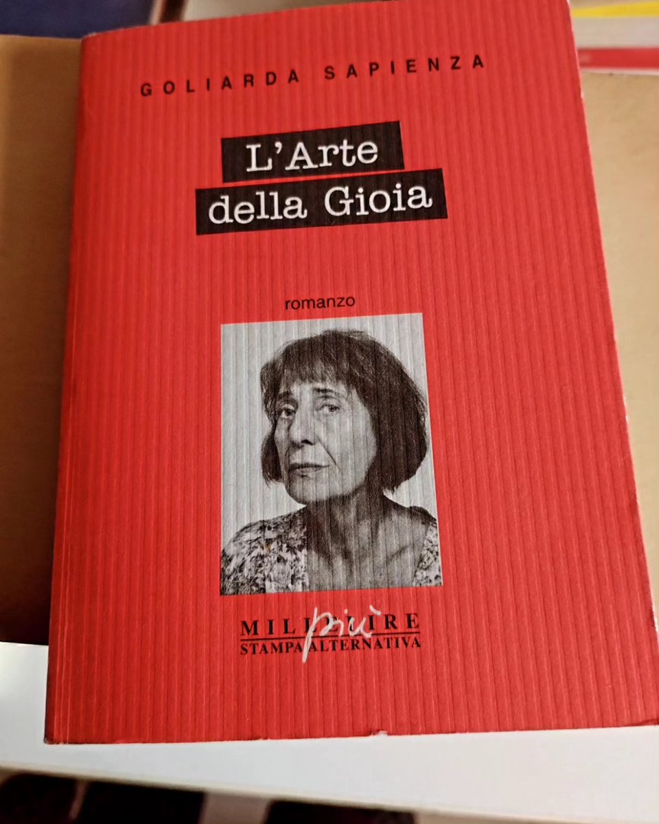 Il motivo per cui non desisto, nonostante le delusioni dalle istituzioni. Perché trovo tesori, e me li tengo. L'arte della gioia, edizione 1994 di Stampa alternativa. Con dedica e firma di Goliarda Sapienza.