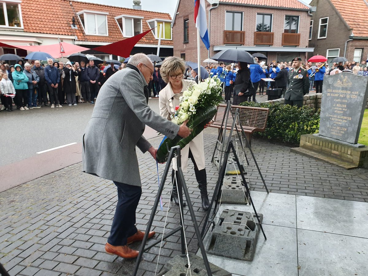 Afgelopen zaterdag waren er 9 herdenkingsbijeenkomsten #dodenherdenking2024 op <a href="/gem_go/">Goeree-Overflakkee</a>. Met mn man was ik aanwezig in #Ouddorp. Belangrijk om samen stil te staan bij de verschrikkingen van oorlog en wat mensen elkaar toen aandeden. En ook vandaag de  dag nog aandoen.