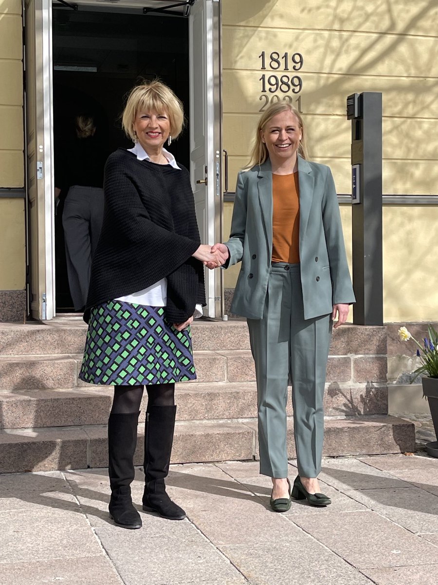 Sunny morning in #Helsinki as ⁦@HelgaSchmid_SG⁩ of @OSCE starts her visit by meeting with FM ⁦@elinavaltonen⁩ in ⁦@Ulkoministerio⁩’s main building #Merikasarmi.