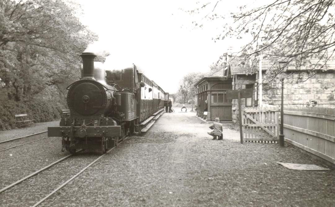 No.12 𝘏𝘶𝘵𝘤𝘩𝘪𝘯𝘴𝘰𝘯 of 1908 departing with a southbound train; the railway is running today and our gift shop is open #iomrailway #heritage #steam #nostalgia #greatphoto #Castletown #placetobe #IsleofMan #Hutchinson #locomotive #archives #backintheday @IMR150 #engine #rail