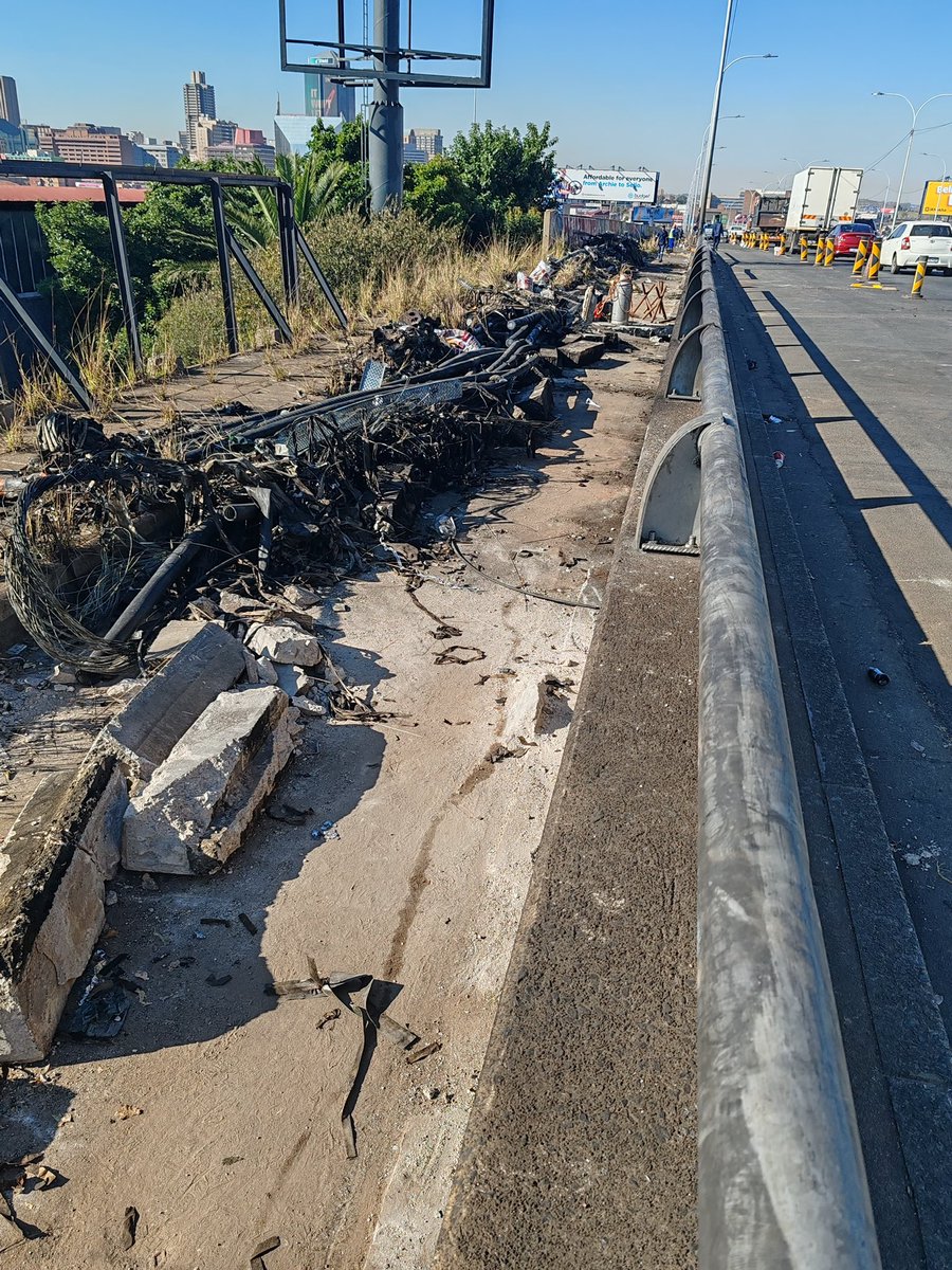 #CityPowerUpdates 
#CityPowerEngages 

Efforts to clear the rubble in the tunnels beneath the M1 highway bridge in Braamfontein, where a fire ravaged City Power's electricity infrastructure, are ongoing. 

Following the cleanup, the team will commence preparations to lay new…