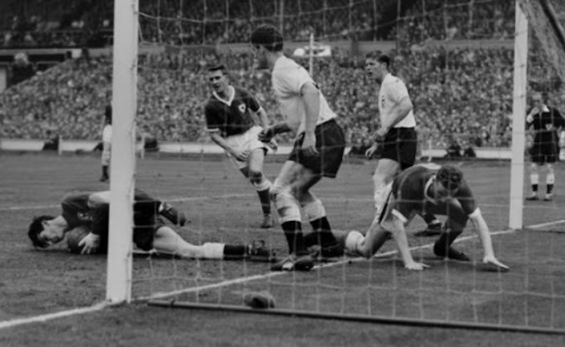 #OnThisDay in 1961 @SpursOfficial defeated @LCFC 2-0 @wembleystadium in the @FACupFinal Bobby Smith and Terry Dyson scoring the goals. Spurs became the first club to win the double since 1897 @HotspurLane @TottenhamLIVE @THFC_Spurs @OldFootball11