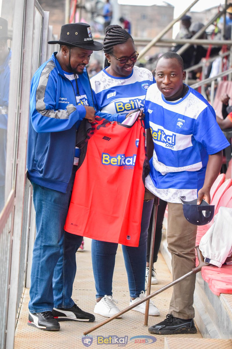 AFCLeopards's tweet photo. Abraham wa Dee was happy 🤝🤝

@betikaKe  #OursForever  #INGWE https://t.co/4QwucSQSPG