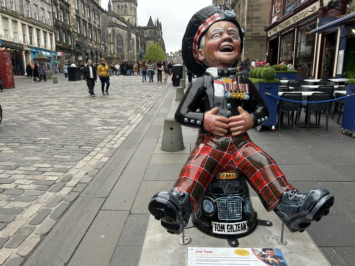 Edinburgh’s Royal Mile has a new statue. Called Oor Tom, it commentates military veteran, Tom Gilzean who died fairly recently at 99 yrs of age