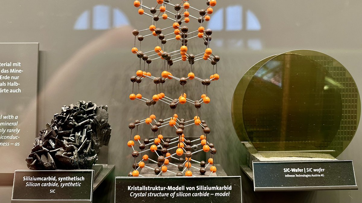 In Vienna to present some of the group’s work on metal hydrides 🔋 Bonus visit to the @NHM_Wien over the weekend (mainly to entertain little one), but had to take a double take when I spotted some of the SiC wafers we’ve been working on 🤩 #CantEscape #MaterialsEverywhere