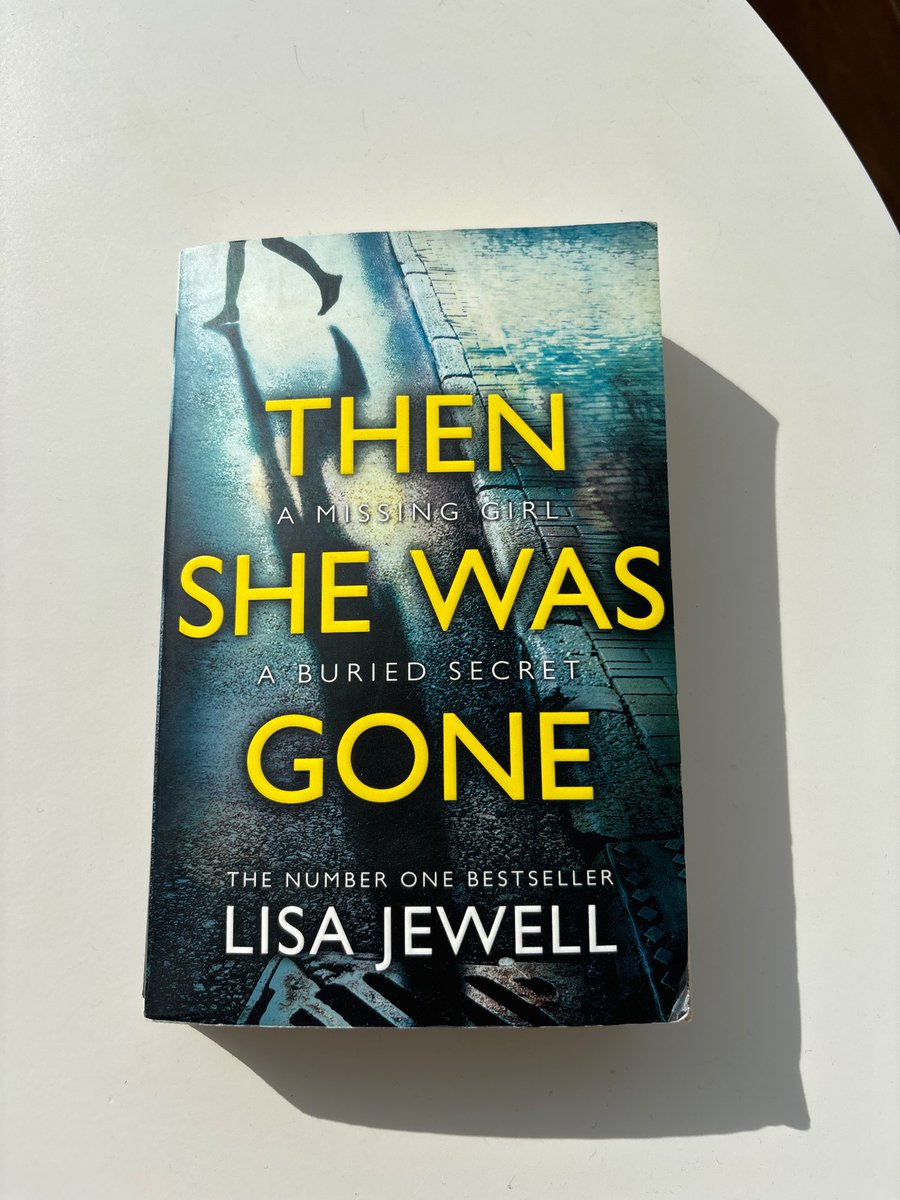 I love it when I discover a new/old book from one of my favourite authors. How did I miss this one from @lisajewelluk ? #booktwt #readingworld #readingcommunity