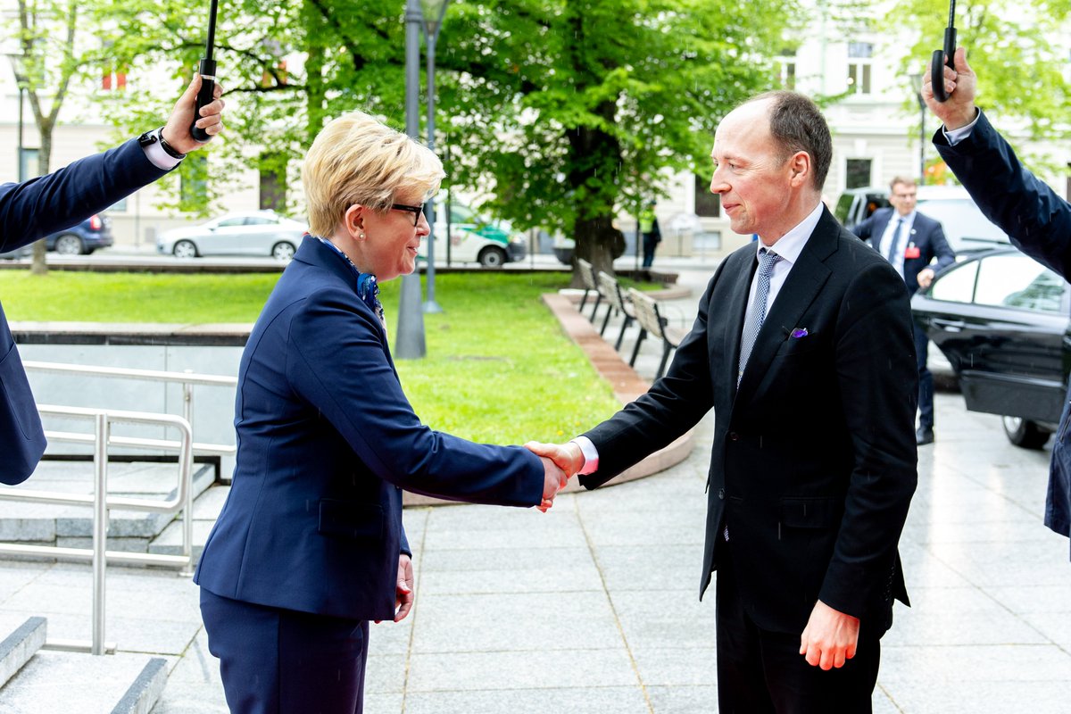 With 🇫🇮 Speaker Jussi @Halla_aho discussed the importance of further strengthening 🇱🇹-🇫🇮 cooperation bilaterally, in the Nordic-Baltic region, and within NATO & EU. Security is the foundation for peace & prosperity. For that we must maintain our focus on helping Ukraine win.