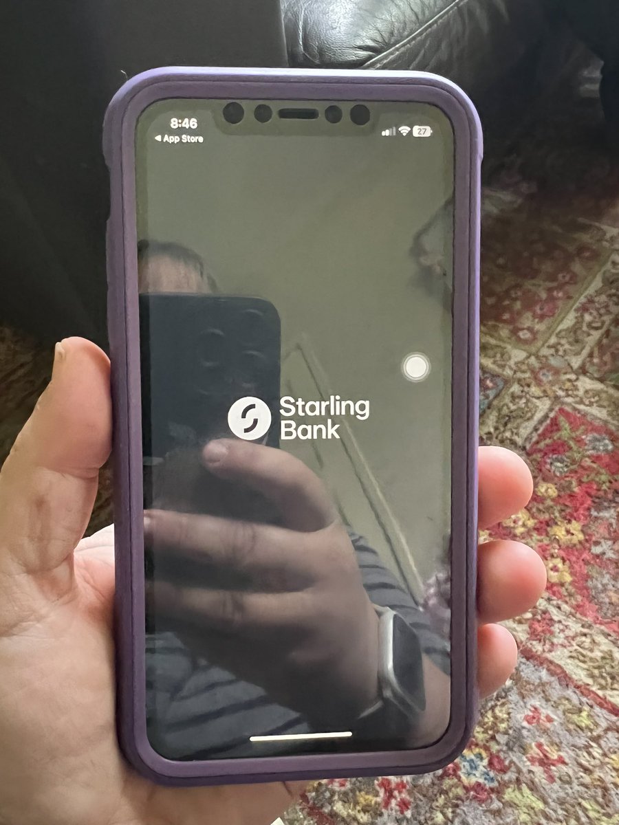 Upgraded daughters phone and now the @StarlingBank app won’t work. Won’t even load so she has no idea what her balance is 🤯 HELP @StarlingBank