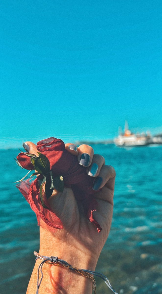 Denizlere bıraktık mı dilekleri ? 🌸🤍            #HIDIRELLEZ