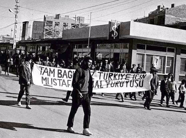''işte geldik gidiyoruz,
hoşçakal kardeşim Deniz.''