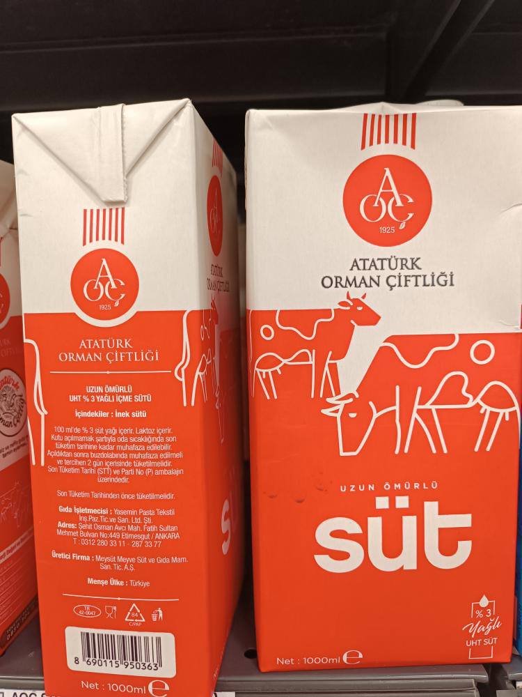 Atatürk Orman Çiftliği markasıyla satışa sunulan %3 yağlı UHT sütlerin etiketinde gıda işletmecisi olarak Yasemin Pasta Tekstil diye bir firma görünüyor. Ürünün Meysüt firmasına fason olarak ürettirildiği anlaşılıyor. Atatürk Orman Çiftliği markası kimlerin elinde? @TCTarim
