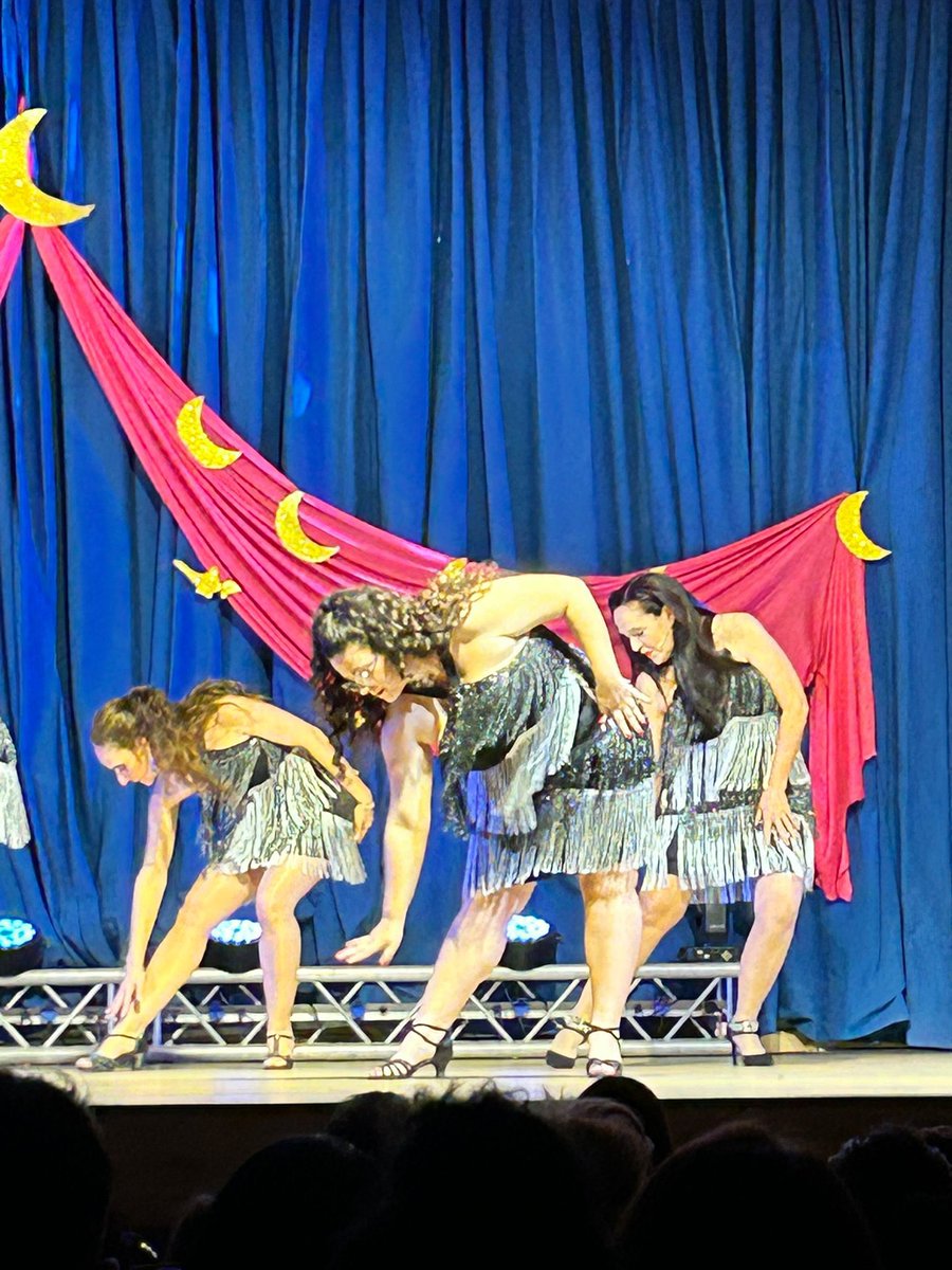 thedavinia95's tweet photo. Gala de baile 💃🏽💕 #daviniafructuoso https://t.co/fqrM6tYgB8