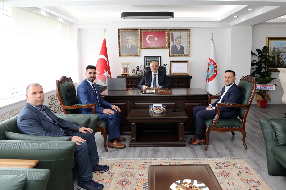 AK Parti Bafra Gençlik Kolları eski Başkanı Adnan Günal, Sami Ormancı ve Yaşar Soylu bizleri belediyemizde ziyaret ederek hayırlı olsun dileklerini ilettiler. Kendilerine nazik ziyaretleri ve güzel dilekleri için teşekkür ediyorum.