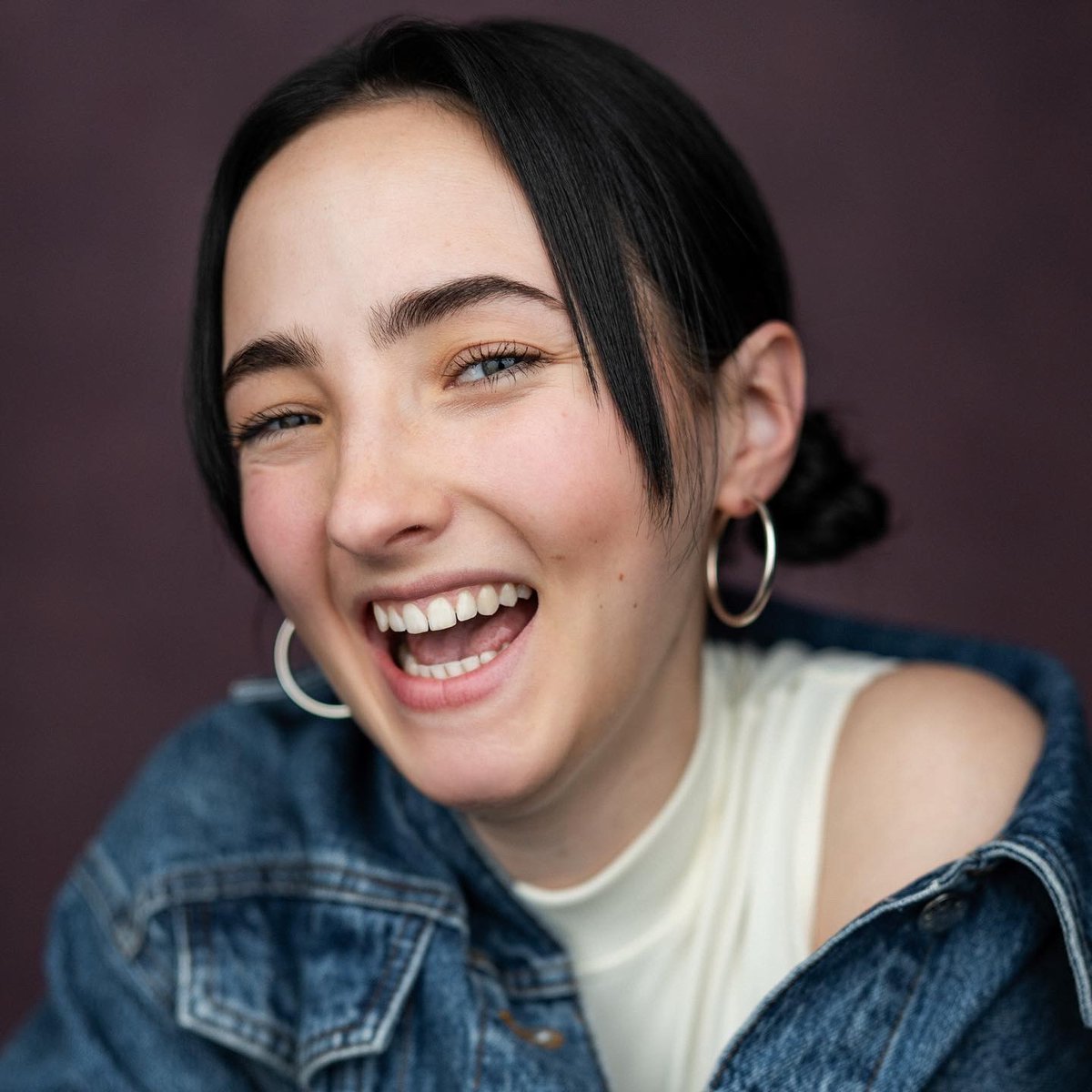 #NewAssociates 2024/25: @justsophiejane Sophie has over 50 credits to her name within film, theatre, commercial work and voice over. Her current focus is on physical theatre and writing poetry under her social media @inlimbophase. More about Sophie: bit.ly/NA202425