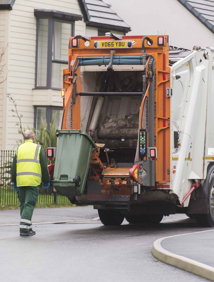 📢A reminder that bin collections will be a day late this week because of the bank holiday. This will affect both brown and green collections rounds as well as garden waste. You can check your collection day here 👉ow.ly/61Tj50NZXo5