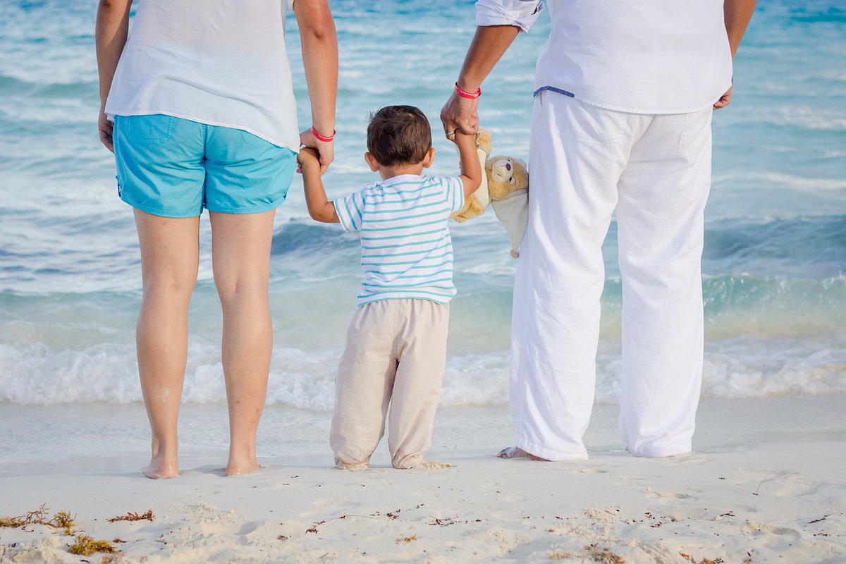 If today's Bank Holiday is making you feel like it's time to book that summer trip, check out our information on holidaying with a child with liver disease here ow.ly/eqPj50RuSwQ