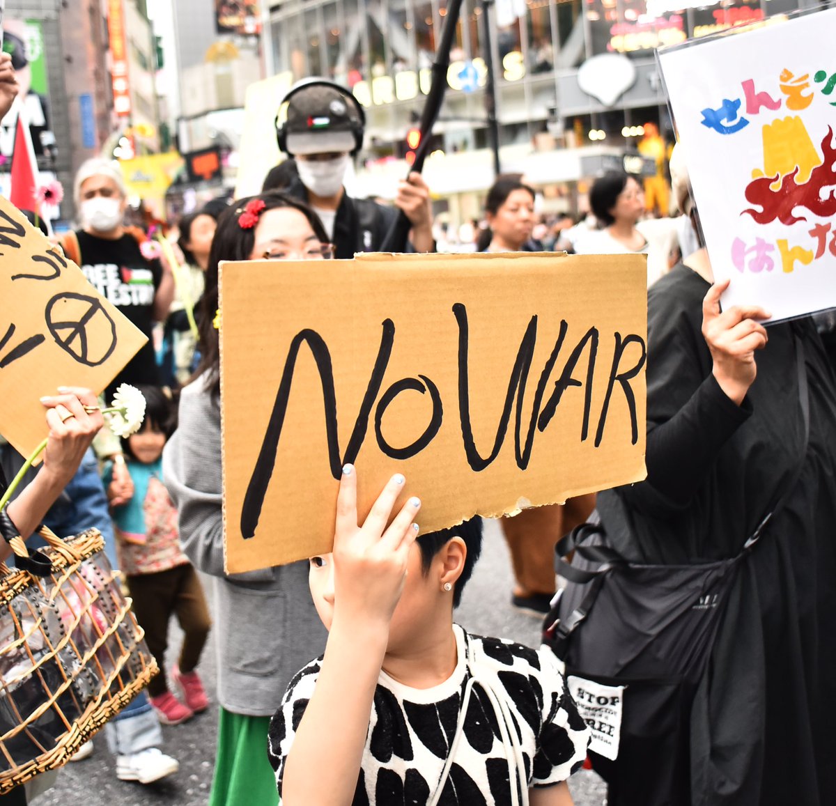 2024.5.6 
Tokyo marches against war.
#反戦行進0506