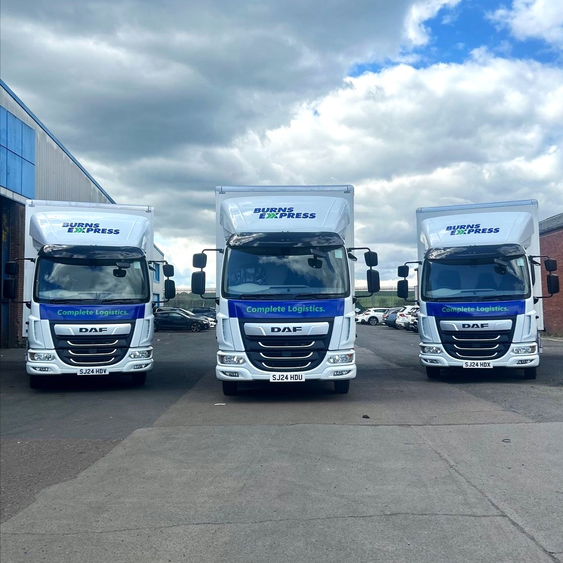 Brightening this bank holiday with these 3 new DAF LF 190 7.5T trucks, now with Burns Express Freight Ltd, based in Glasgow, from their local @MotusDAF dealership. ✨ @DAFTrucksUK #BankHoliday #Glasgow #Scotland #DAFTrucks #Trucks #MotusCommercials