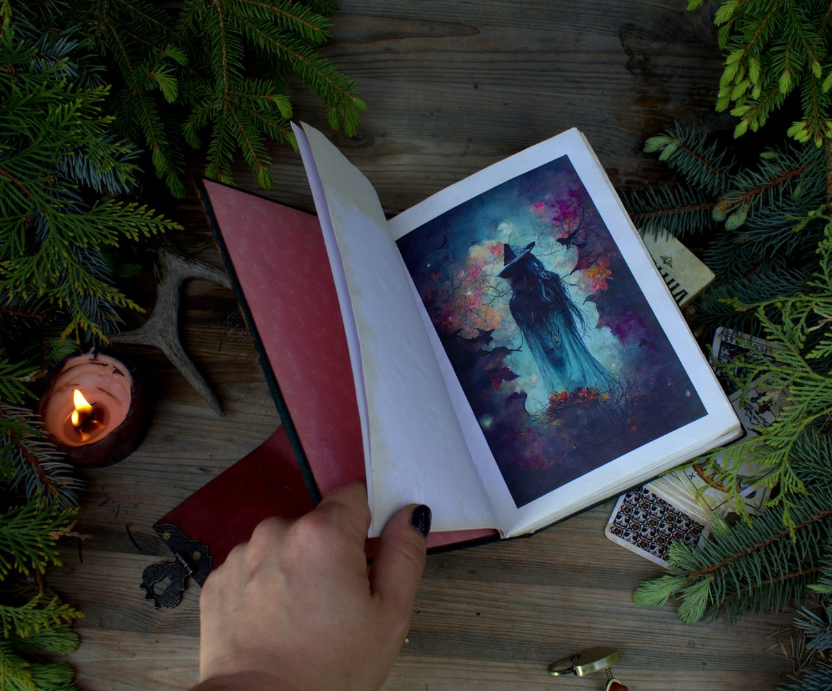 MemoryKeeper9's tweet image. memorykeeper.store/products/large… 
Empty grimoire with blank pages