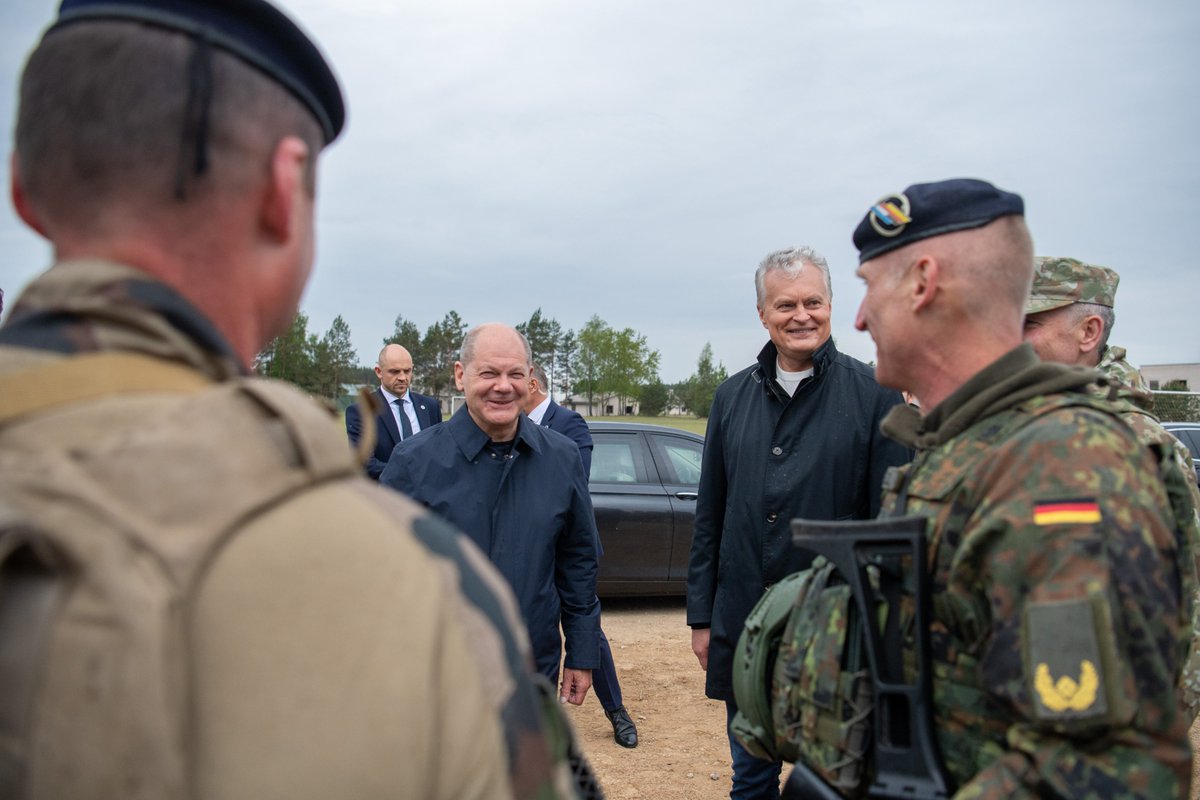 Welcome to🇱🇹, @Bundeskanzler Olaf Scholz. Your visit is yet another proof of the strong friendship & close cooperation between our countries. Glad to visit German soldiers serving in 🇱🇹 &observe the German Armed Forces' large-scale military exercise Grand Quadriga 2024 together.