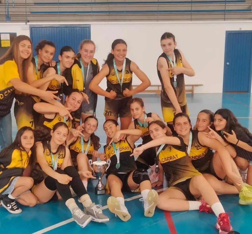SUBCAMPEONAS!! 🎉🎉
LIGA INFANTIL PRIMER AÑO
💛Enhorabuena chicas por vuestro esfuerzo durante toda la temporada, habéis trabajado duro y habéis vivido y disfrutado esta gran FINAL. ✨Sois grandes abejitas!! 🐝🖤💛
