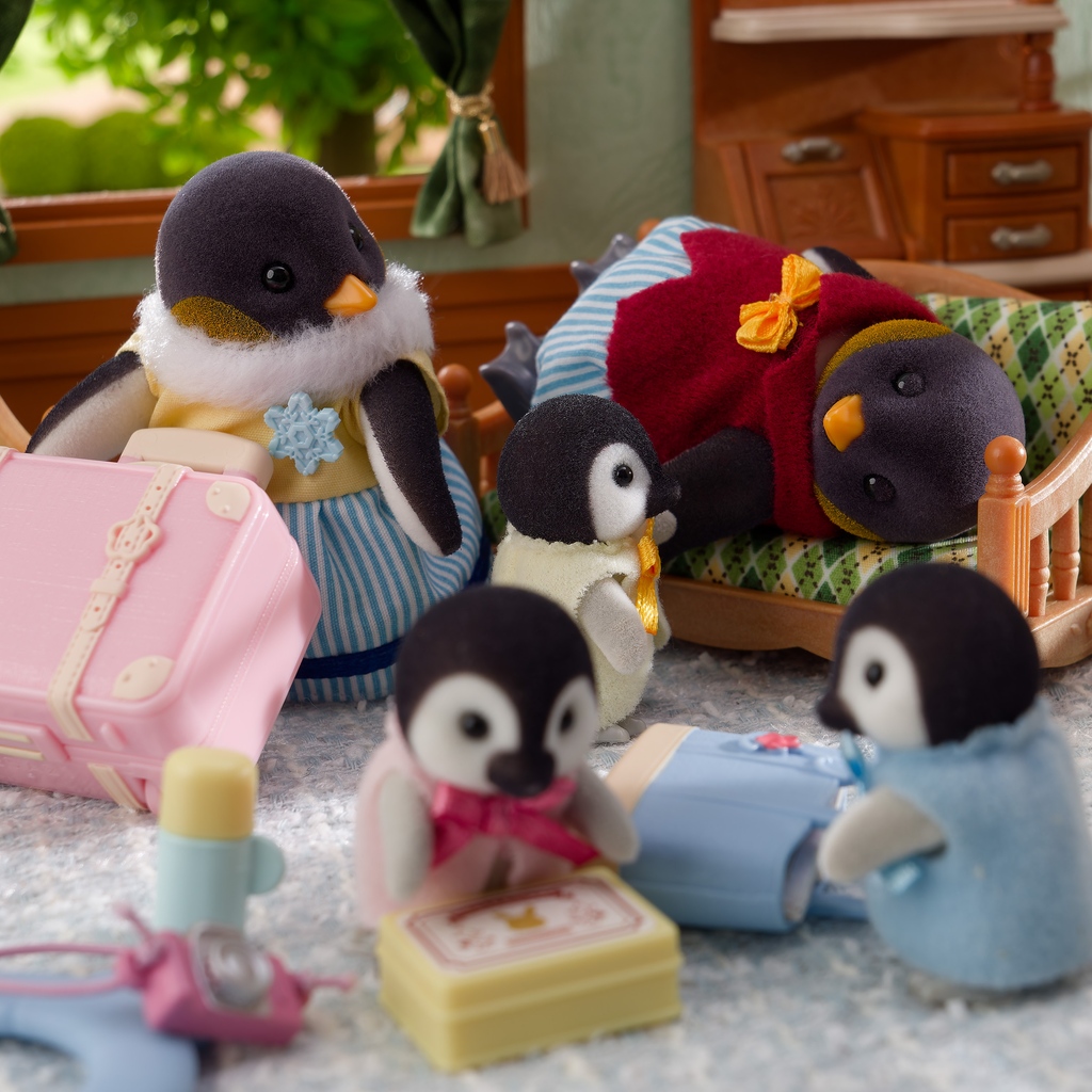 Ozzie has collapsed on the sofa. 🛋️ He must be very tired from being the driver on their fun family holiday. 🚗 Do you think the babies will help their mother bring in the luggage? 🧳 #family #holiday #luggage #fun #sylvanianfamilies #sylvanianfamily #sylvanian