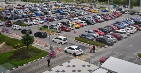 PETALING JAYA: Which party is liable for damage caused to a vehicle when it is parked at a car park?The issue of liability was raised recently when a motorist, Preshila Karunagaran, 27, discovered that her car had been ...  thesundaily.my/local/car-park…