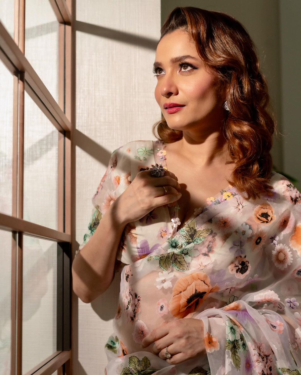 mid_day's tweet photo. Ankita Lokhande blossoms in elegance, draped in a mesmerizing white floral saree
#ankitalokhande #ankitalokhandejain #ankitalokhandefans #floralsaree #beauty #fashion #bollywood #entertainment https://t.co/AqduO9OipP