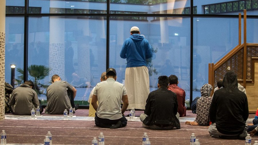 Maroc 🇲🇦 : treize imams envoyés en Europe pour le ramadan disparaissent au moment du retour au pays. Où sont-ils passés ? Qui suit les entrées sur le territoire ? Doit-on arrêter de donner des visas de complaisance ?? 🤔🤬🤬🤬
Partis répandre la « bonne parole » auprès des…