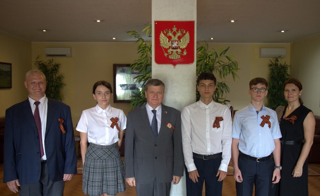 ⬛️🟧Our Embassy joined the Saint George's Ribbon campaign, dedicated to the 79th Anniversary of the Victory in #GreatPatrioticWar (1941-1945). The ribbon is a symbol of military glory, showcasing the respect for the warriors who defended the Motherland against foreign invaders.