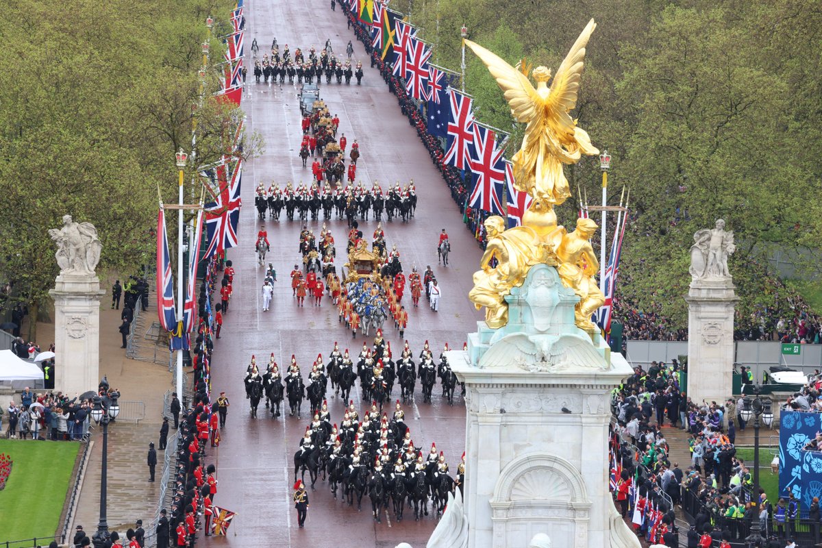 Exactly one year ago members of the Armed Forces led the nation in celebration of King Charles III's Coronation! The occasion was a spectacular example of the close relationship between the Royal Family, the Armed Forces and the communities they serve. 🇬🇧