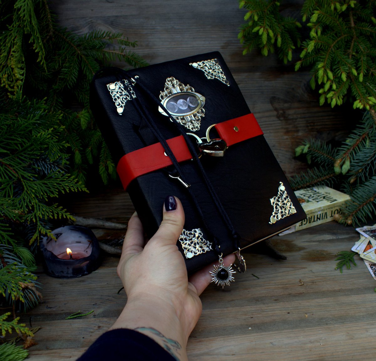 MemoryKeeper9's tweet image. memorykeeper.store/products/pract… 
Practical magic book Lilith energy