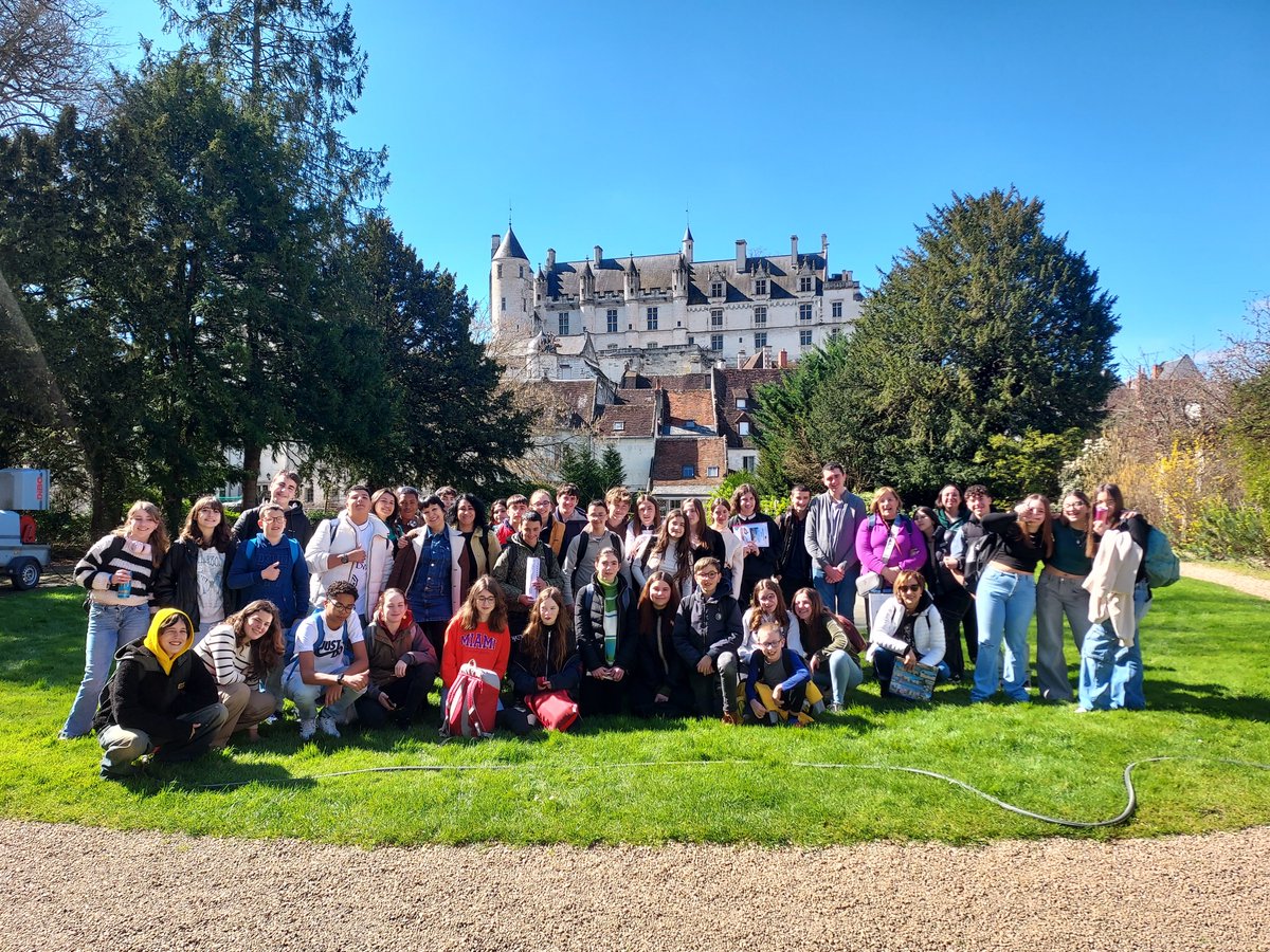 ac_orleanstours's tweet photo. #ErasmusPlus | Le projet "Different But The Same" du collège Calmette et Guérin d'Ecueillé (36), en partenariat avec deux collèges portugais et italien, met en lumière l'importance de l'acceptation des autres avec toutes leurs différences🤝

Plus d'info 🔎 https://t.co/ZiS8ZC7AkC https://t.co/wRvu1wvLPv