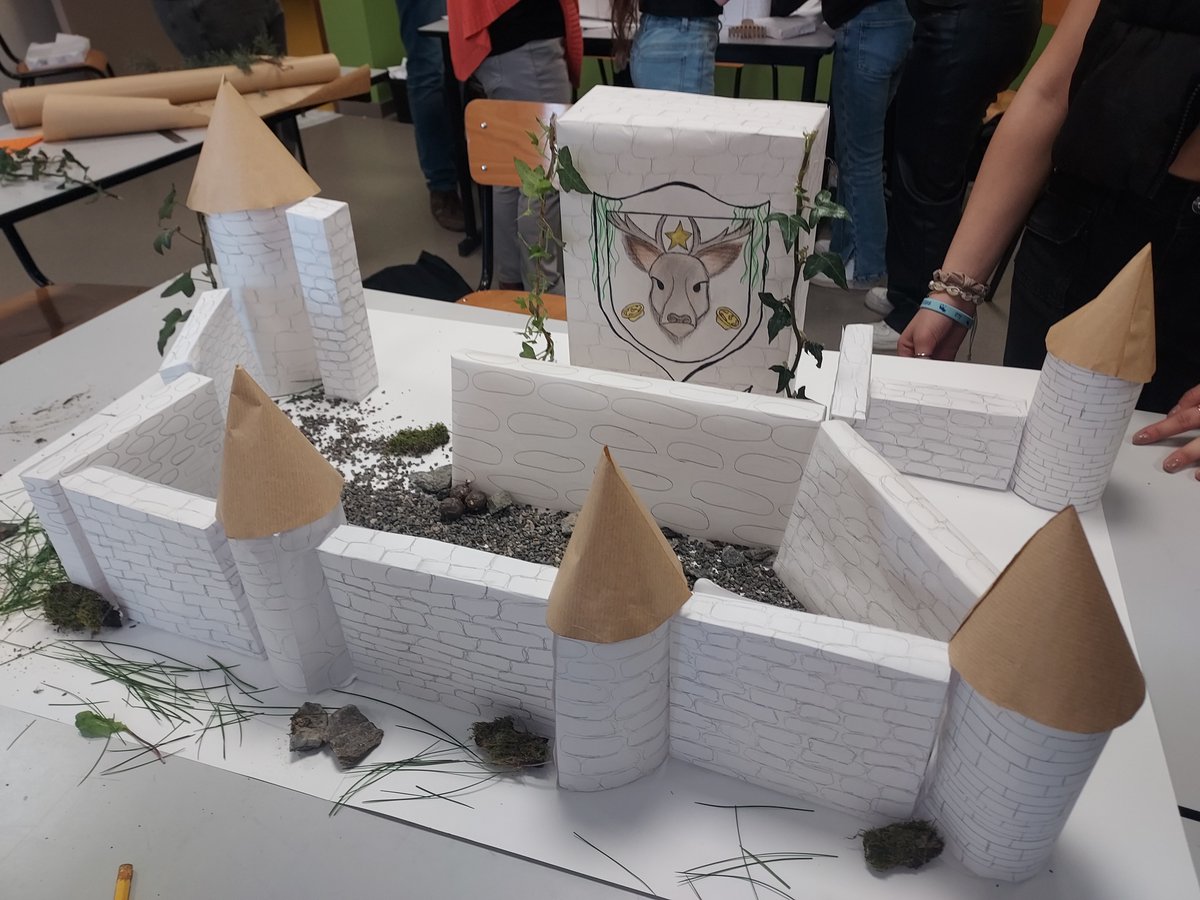 ac_orleanstours's tweet photo. #ErasmusPlus | Le projet "Different But The Same" du collège Calmette et Guérin d'Ecueillé (36), en partenariat avec deux collèges portugais et italien, met en lumière l'importance de l'acceptation des autres avec toutes leurs différences🤝

Plus d'info 🔎 https://t.co/ZiS8ZC7AkC https://t.co/wRvu1wvLPv