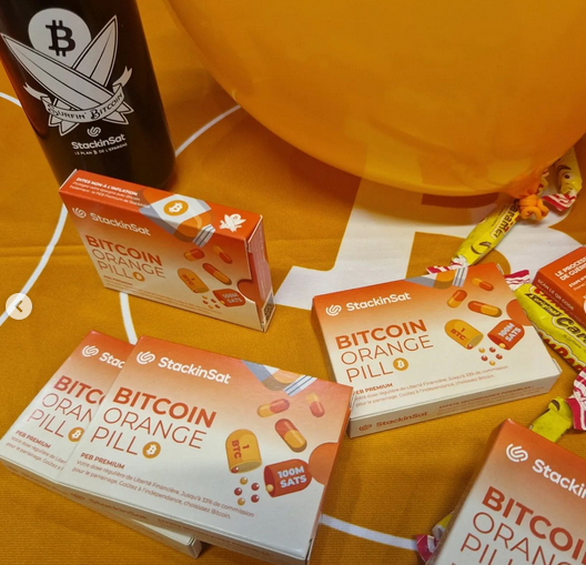 StackinSat_FR's tweet photo. Un grand bravo à tous les participants du  #marathonbiarritz et aux +200 personnes ayant gagné 5€ en #BTC  sur notre stand #stackinsat. Un vrai plaisir d'échanger avec néophytes et passionnés du #Bitcoin . Vous aussi vous avez senti un regain d’énergie avec la orange pill? 😁 
#biarritz #marathon #educationfinanciere #course
