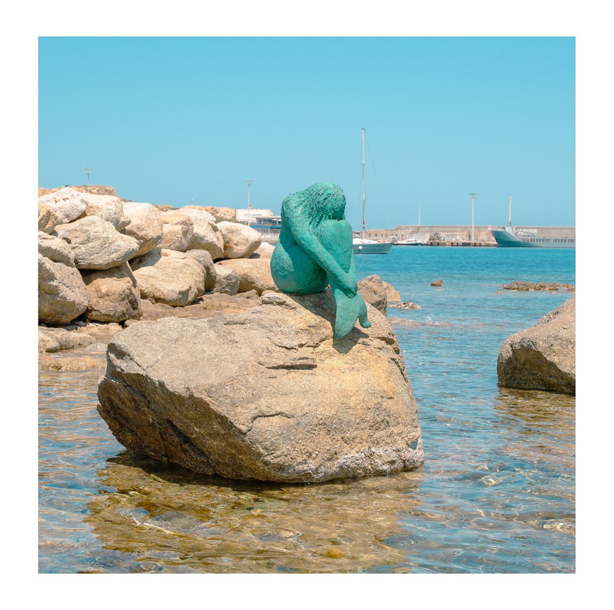 A Sirinella di l’Isula Rossa 🧜

Discreta e silenziosa come tutte le creature leggendarie, la sirena si è seduta su una roccia di granito.

📸©️ ALOIS BOLOU

#visitcorsica #corsica #michjamucorsica #mare #isolarossa