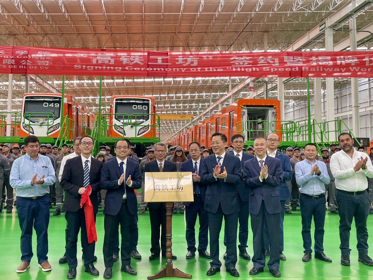 Recently, #CRRCMexico and Hunan Railway Professional Technology College established a joint 'high-speed rail workshop' in #Queretaro to cultivate talents for the rail transit equipment industry in #Mexico.
#SocialResponsibility #ESG #RailTransport #cooperation