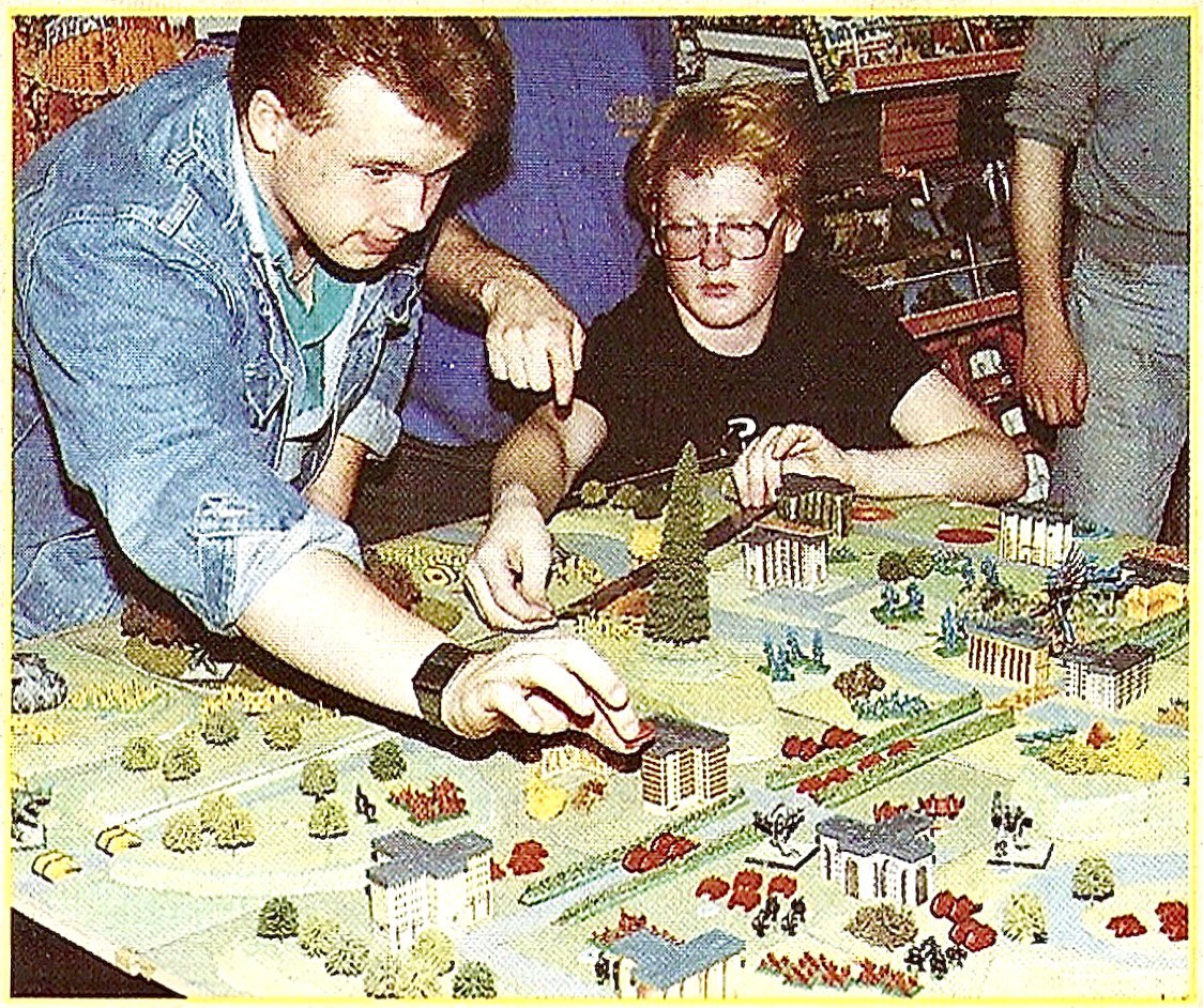 Excited gamers in the 80’s playing a game of, WHAT?.. can you tell what game this is? All I see is a huge tree!
.
#oldhammer #warhammercommunity #warhammer40k #40k