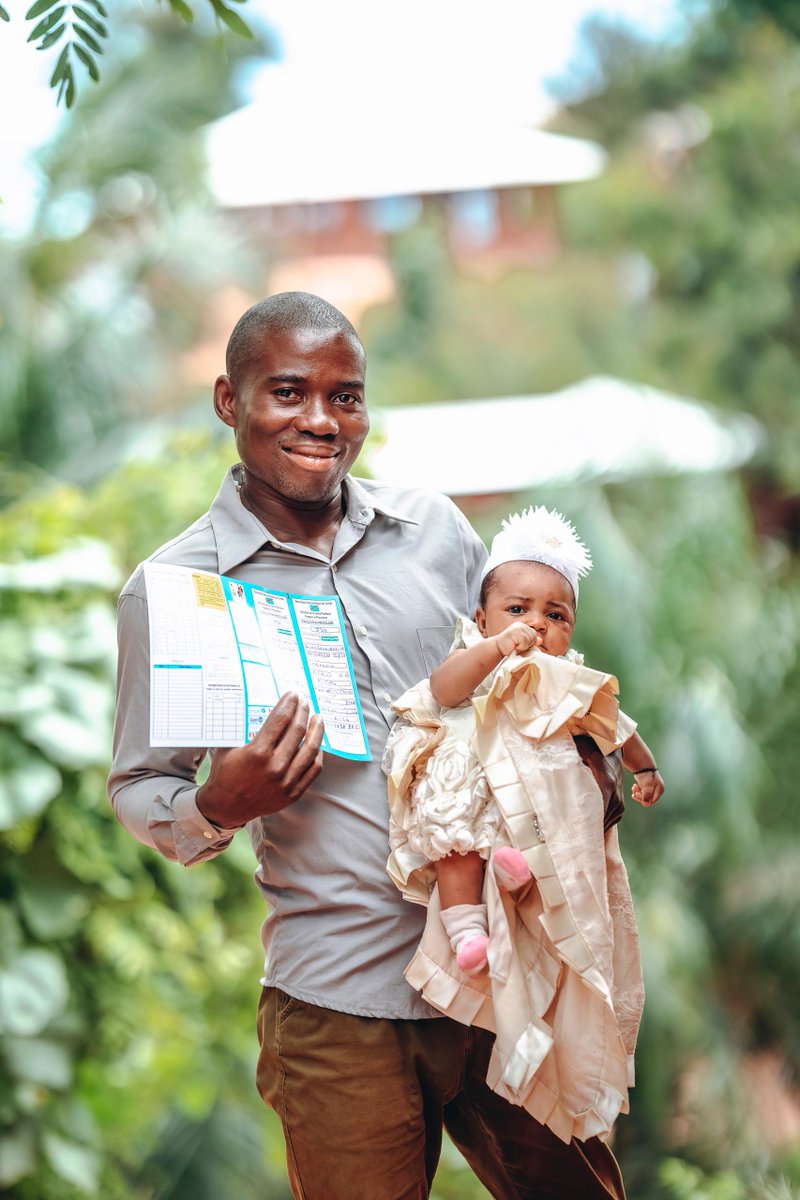 Des papas heureux 🤩 Ils ont emmené leurs bébés au centre de santé pour leurs vaccins de routine à Kalemie en RD Congo. #PourChaqueEnfant, un avenir en bonne santé.