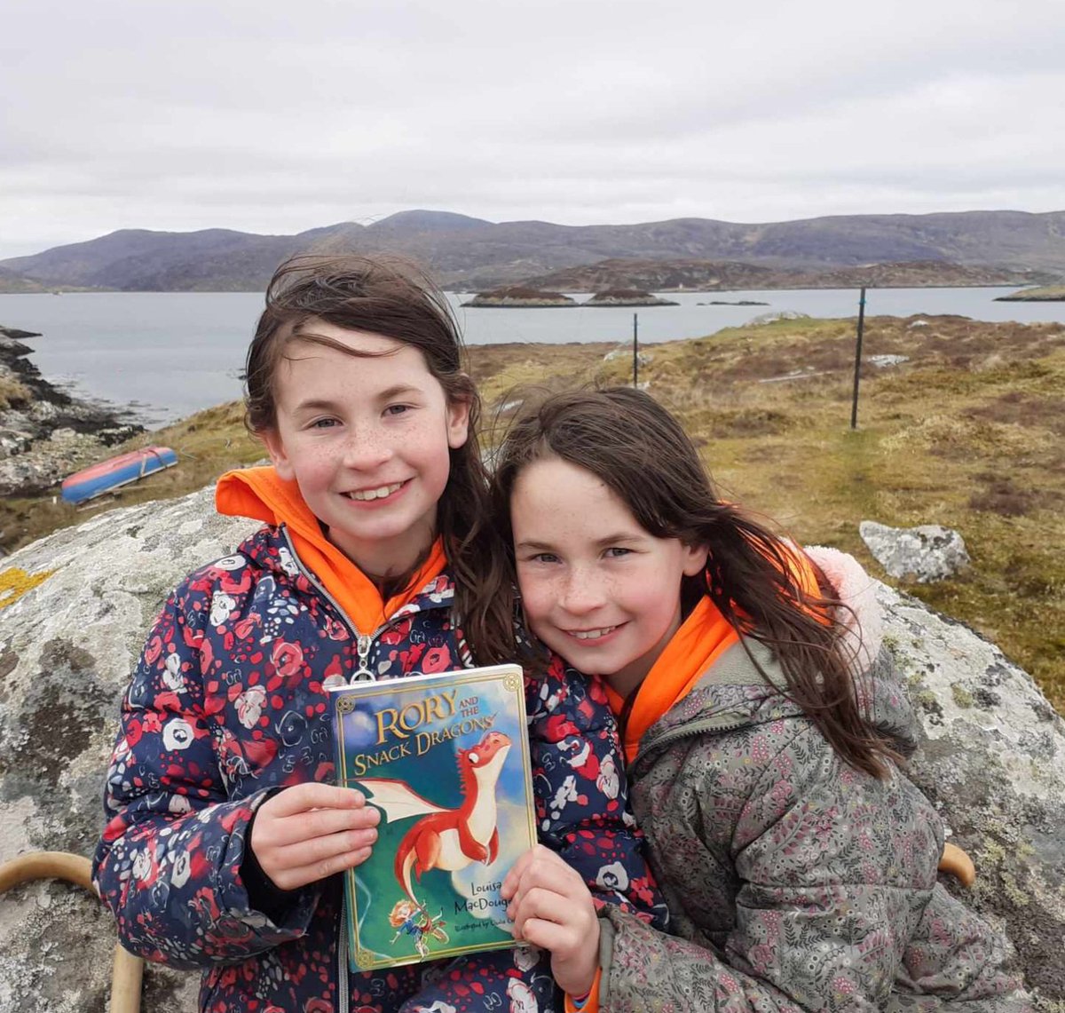 littledoorbooks's tweet image. 🥳🎊🎉 #HappyPublicationDay to the wonderful #RoryAndTheSnackDragons by @roaringreads and @GiuliaCregut . It's a joy to see this fab #chapterbook flying out into the world. Lucky #Highland fans and illustrator Giulia with their advance copies. You can all get yours NOW! 🐲🚲