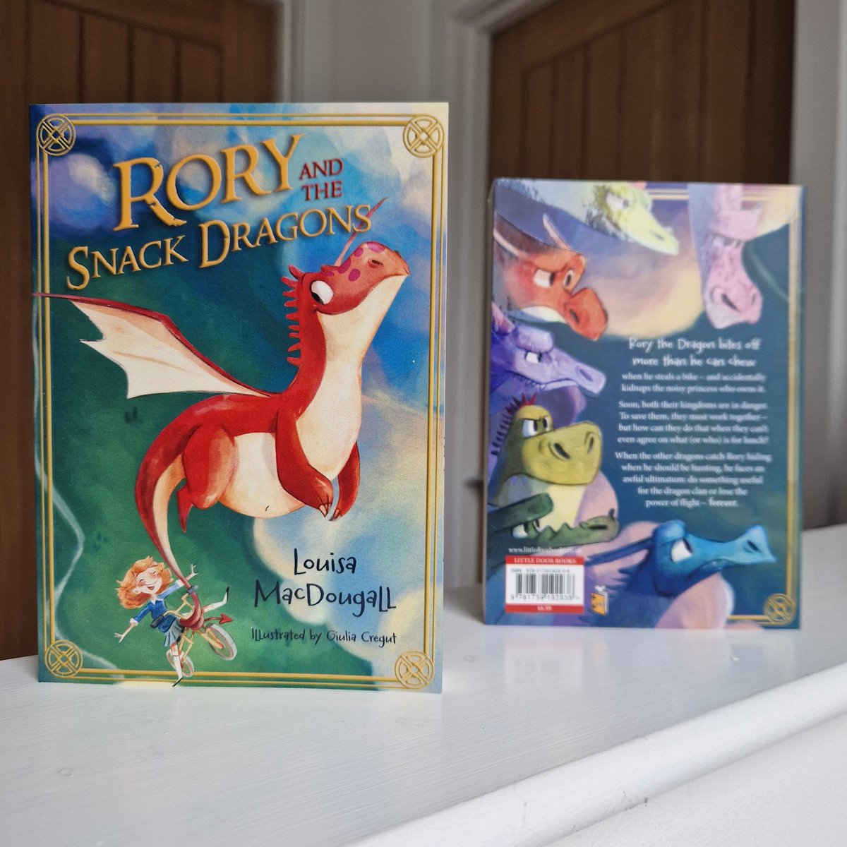 littledoorbooks's tweet image. 🥳🎊🎉 #HappyPublicationDay to the wonderful #RoryAndTheSnackDragons by @roaringreads and @GiuliaCregut . It's a joy to see this fab #chapterbook flying out into the world. Lucky #Highland fans and illustrator Giulia with their advance copies. You can all get yours NOW! 🐲🚲